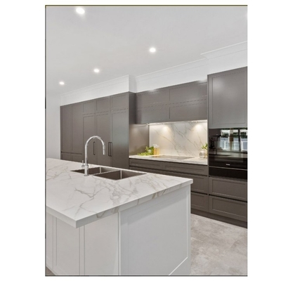 Witte gesinterde stenen keuken countertop en eiland top gepolijst porseleinen tegel afwerking